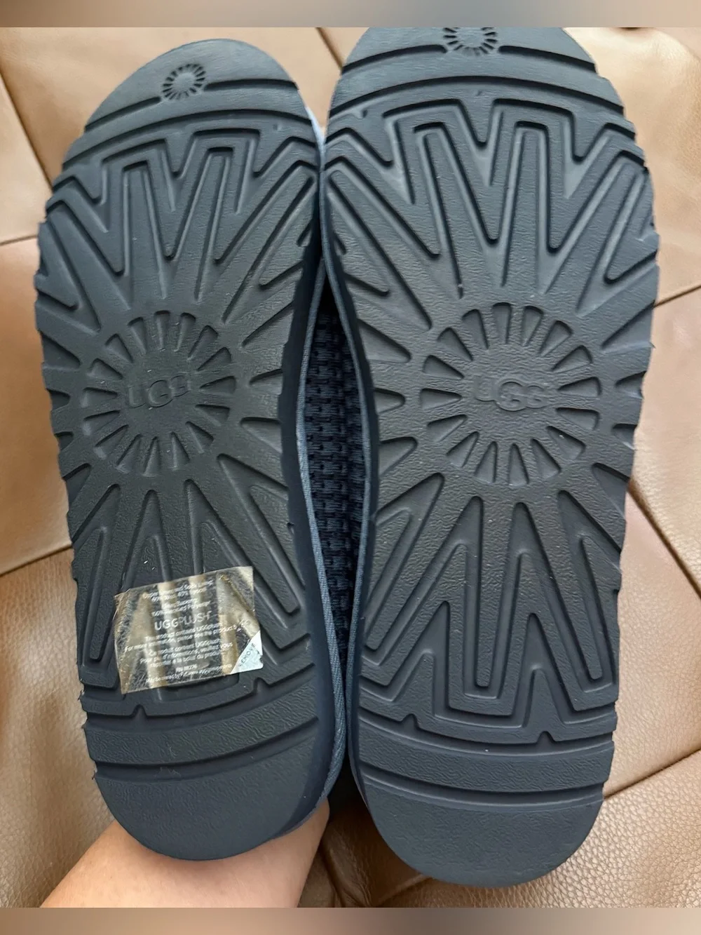 UGG Plush Navy Men’s Slip-Ons  EUC 12